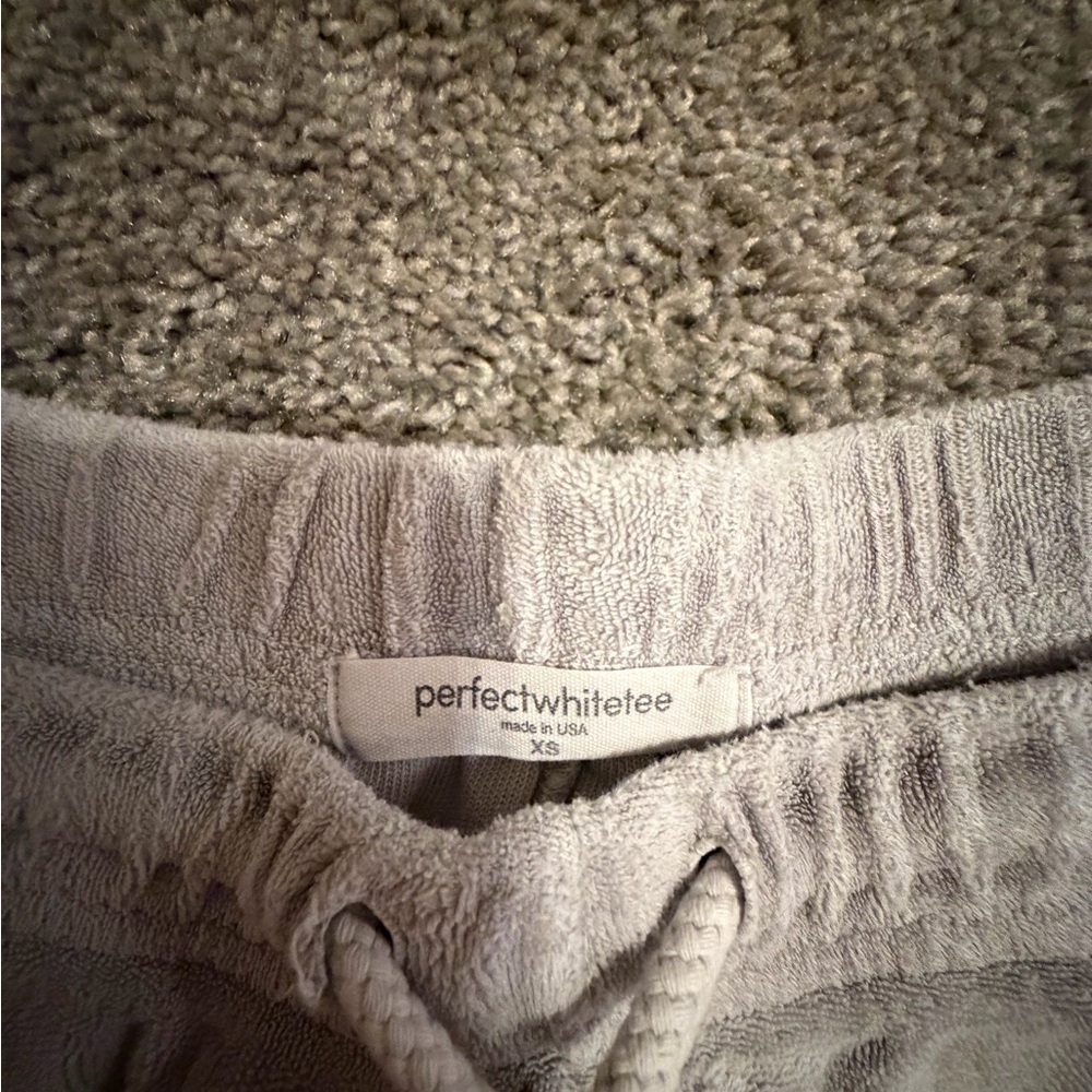 Perfectwhitetee shorts - Picture 2 of 3